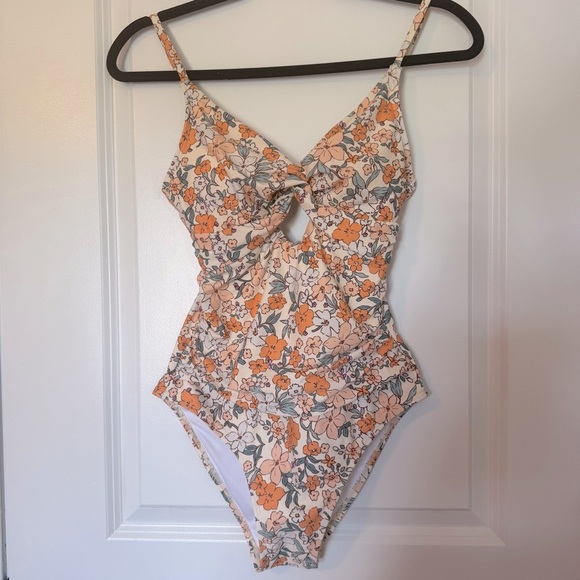 NWT Cupshe Ditsy Wrapped Cutout Floral Print One Piece Small Swimsuit - Picture 4 of 10